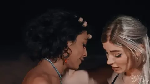 Lola Morena & Natalie Mars