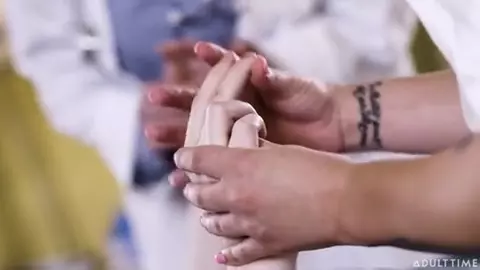 kloe et ellla baise a tois