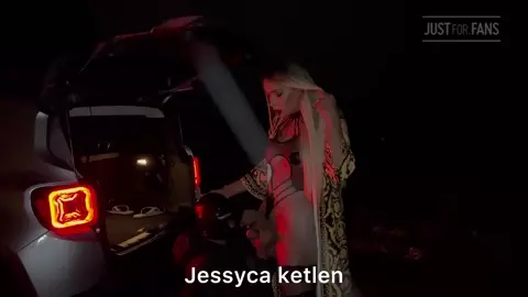 Jessyca Ketlen fucks guy in public