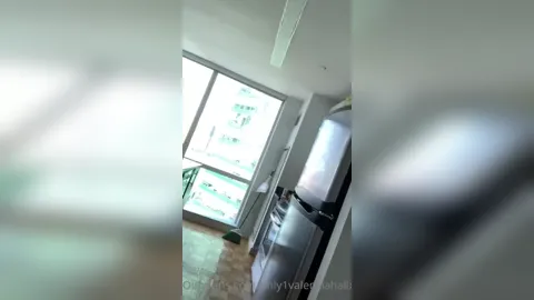 Valencia Hall blowed by Ubereats guy (Vertical Video)