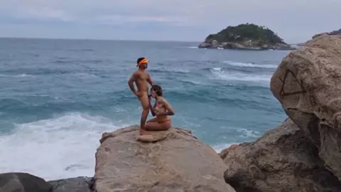Maicky and Sabrina Prezotte on the beach