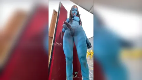 Laura masked Avatar nice cumshot 1:41