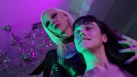 Neon Vampire Orgy - NYXI LEON, AUTUMN RAIN, LIVI DOLL, SARINA HAVOK & ROBIN COFFINGS (2023)