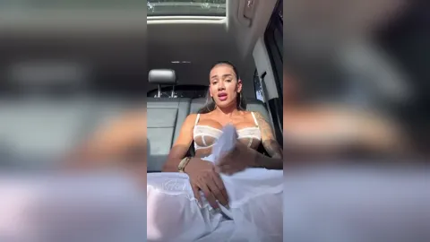 Laura Saenz big cumshot in car 2:52