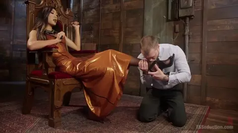Trans Dominatrix Venus Lux