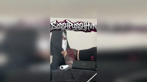 Grindr sissy hookup - DL guy takes off condom to cum